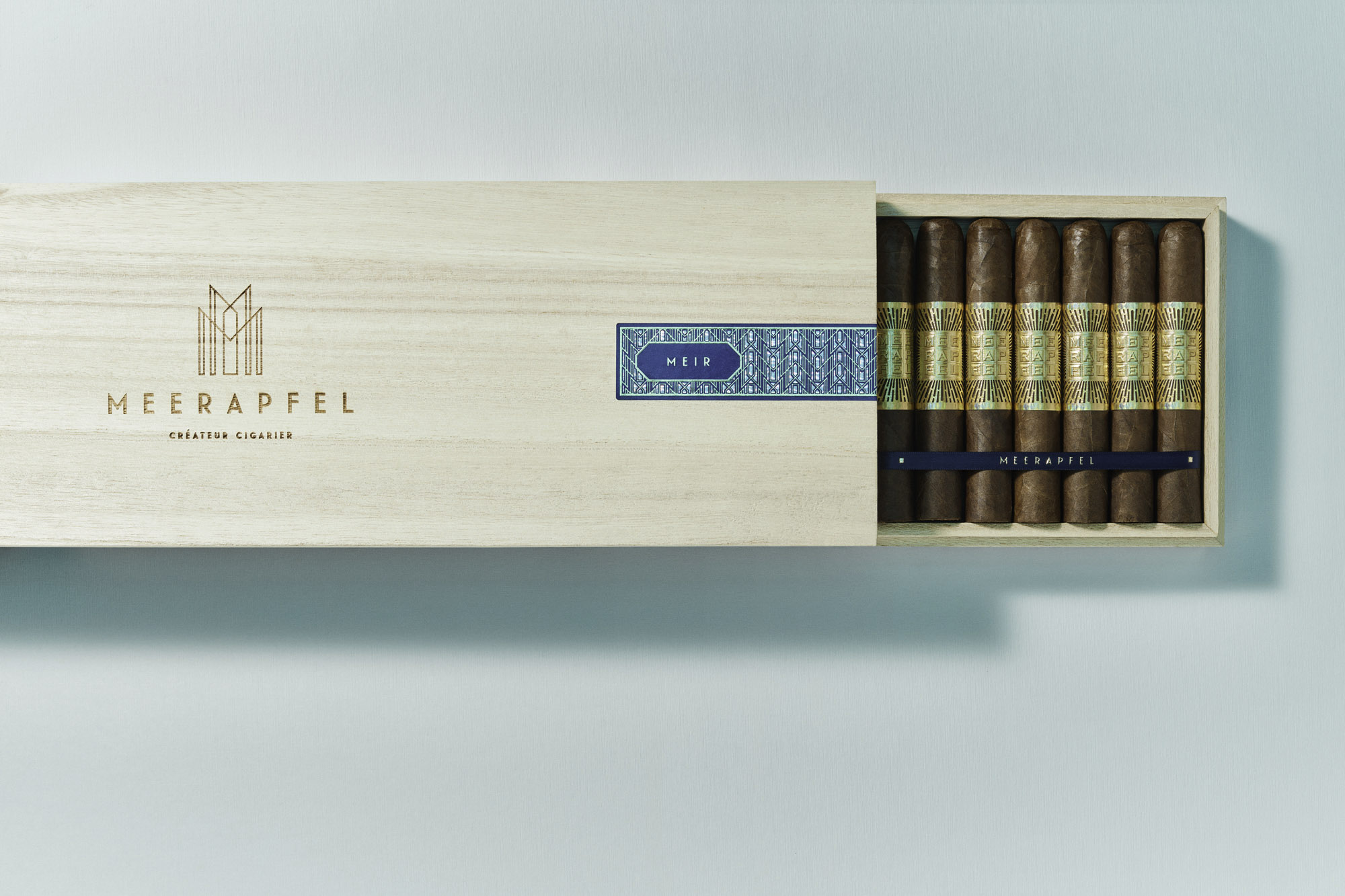 009. MEERAPFEL Cigar Chest Half Open Robusto Master Blend Meir