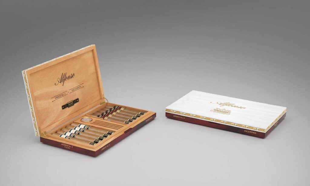 Cigarz on the Avenue Celebrates 30th Anniversary with Alfonso Humidor by Selected Tobacco 3 CIGARZ ON THE AVENUE CELEBRATES 30TH ANNIVERSARY WITH EXCLUSIVE ALFONSO HUMIDOR BY SELECTED TOBACCO2