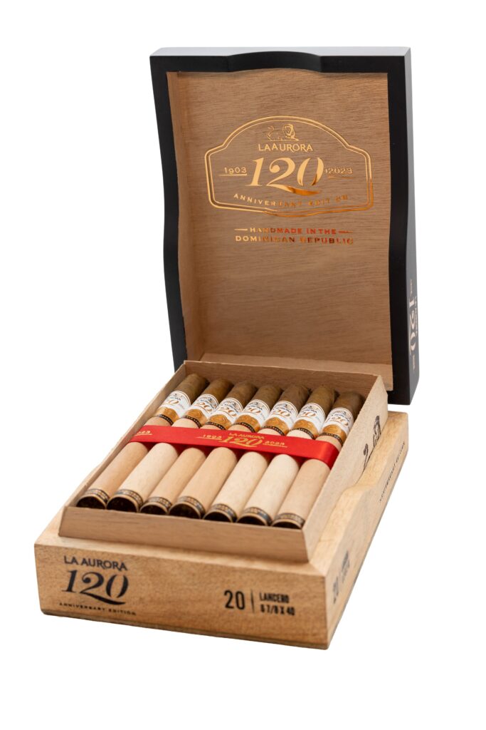 La Aurora Announces Launch of La Aurora 120 Aniversario Lancero 1 CS4A0381
