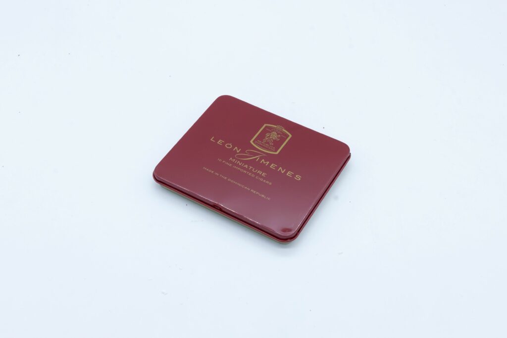 La Aurora Introduces Finos and Miniature Formats 12 CS4A8387