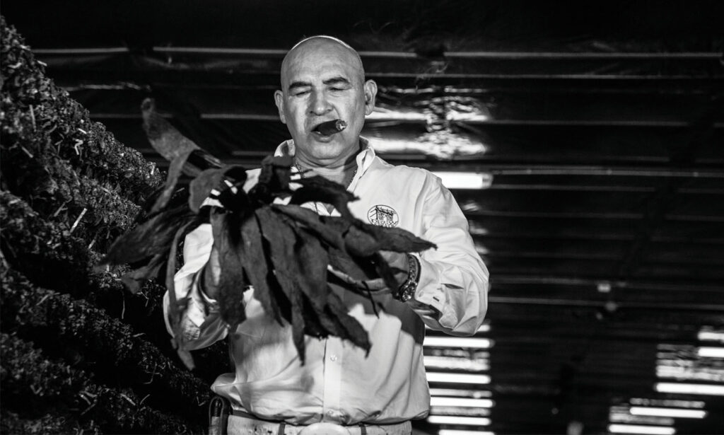 Undercrown Turns 10 4 Drew Estate UC10 Luis Angel Meza Urrutia Production Chief WEB 1