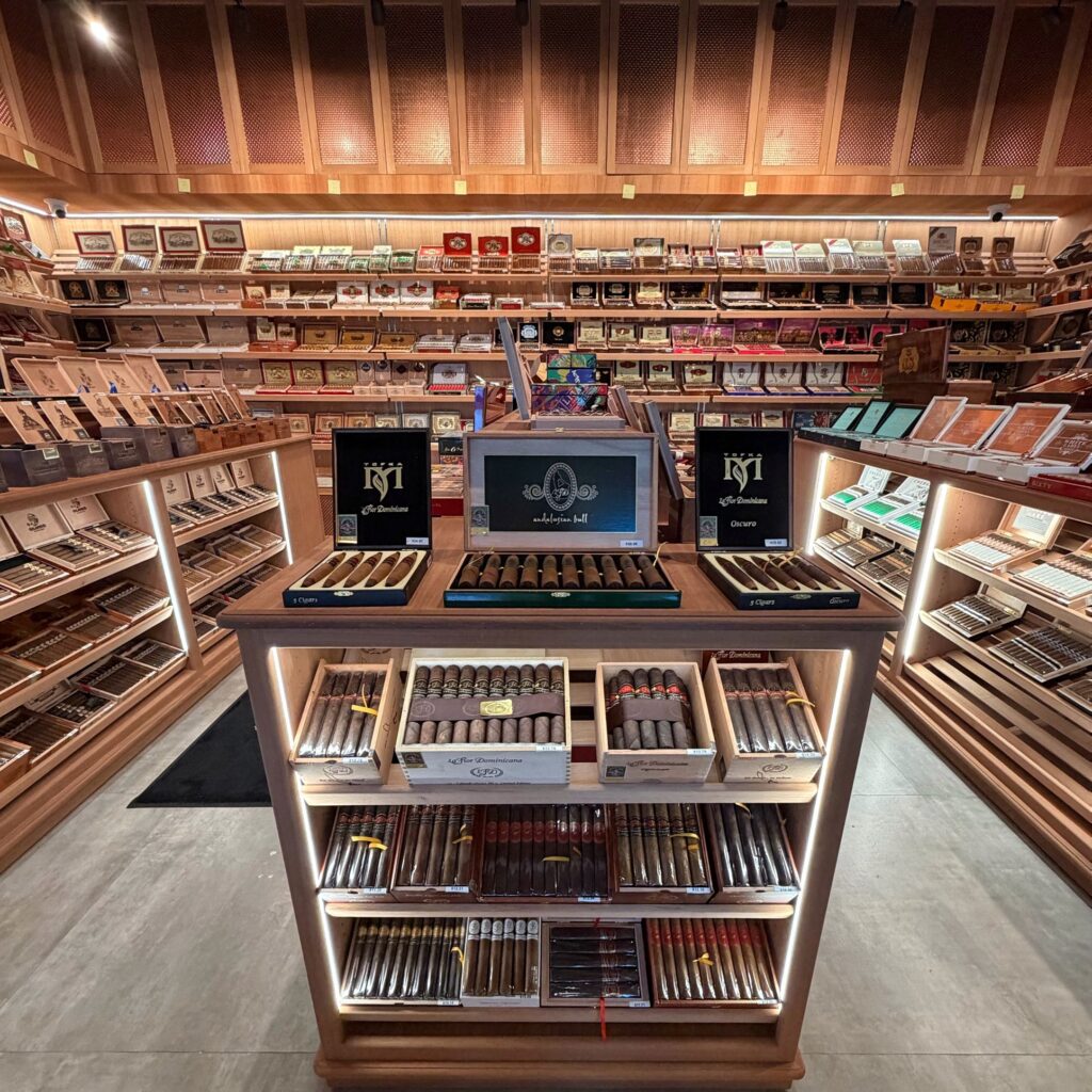 Harry’s Cigar Mart Opens in Miami Beach 2 IMG 5747