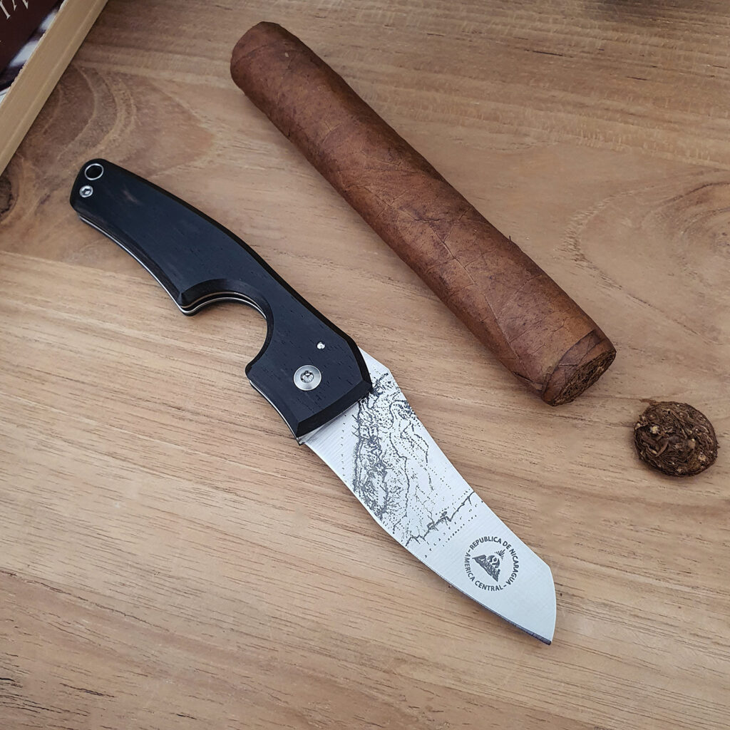 LE PETIT COMPASS Nicaragua Ebony 1