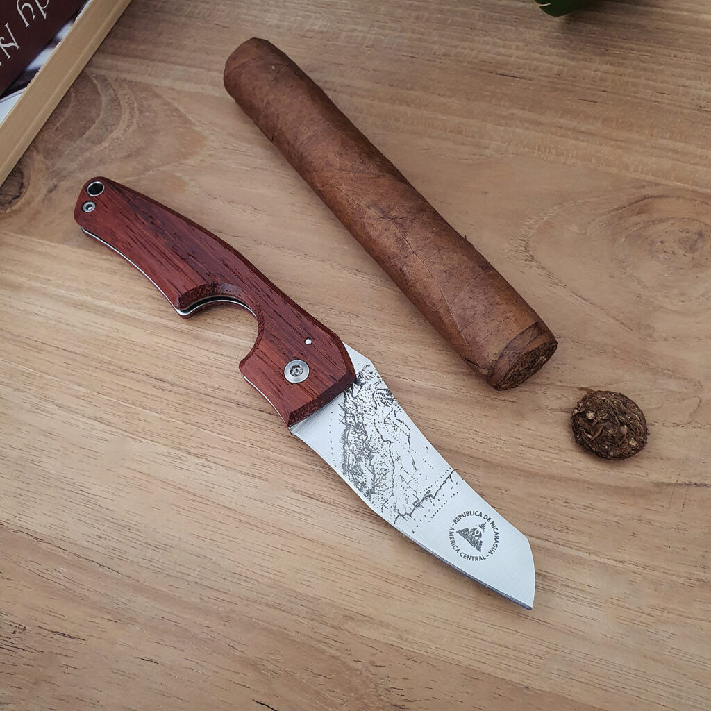 LE PETIT COMPASS Nicaragua Padauk 1