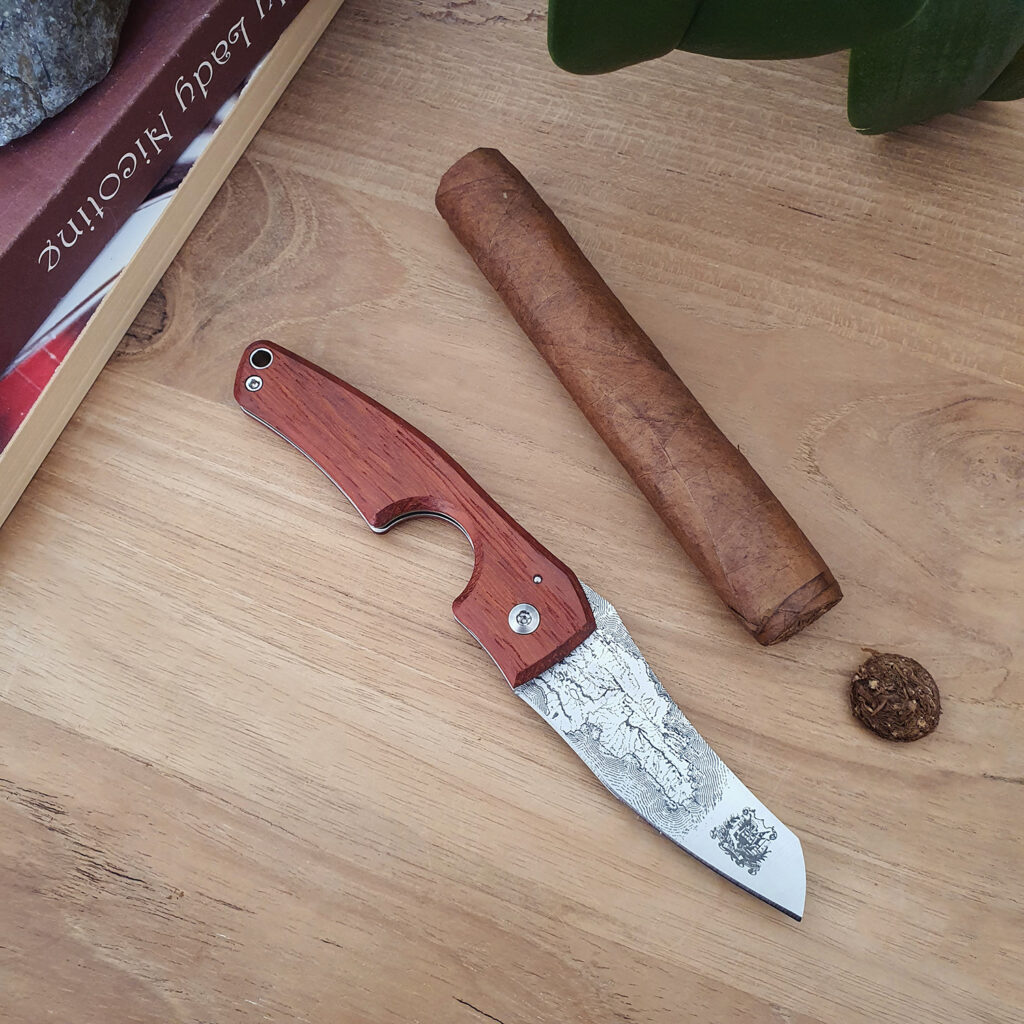 LE PETIT COMPASS Serie Dominican Republic Padauk 1