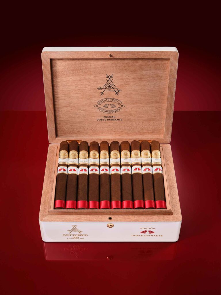 Montecristo 1935 Anniversary Edición Doble Diamante Red Continues the Series 1 MC DOBLE DIAMANTE Persp 02B