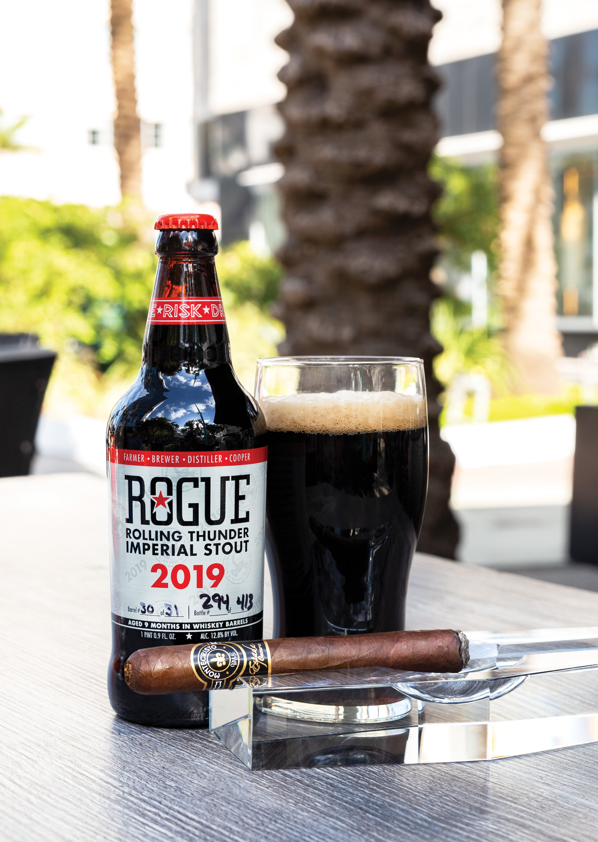 Montecristo Espada Oscuro _ Rogue Rolling Thunder Imperial Stout 2019