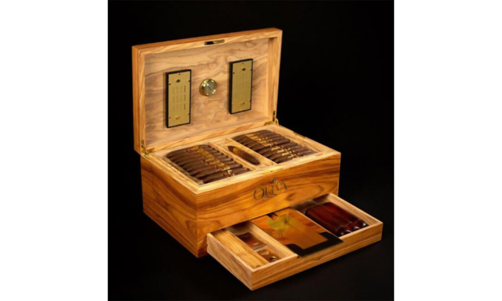 Oliva Presents the Extremely Limited Figurino - Only 21 Made 2 Oliva 1 FINAL