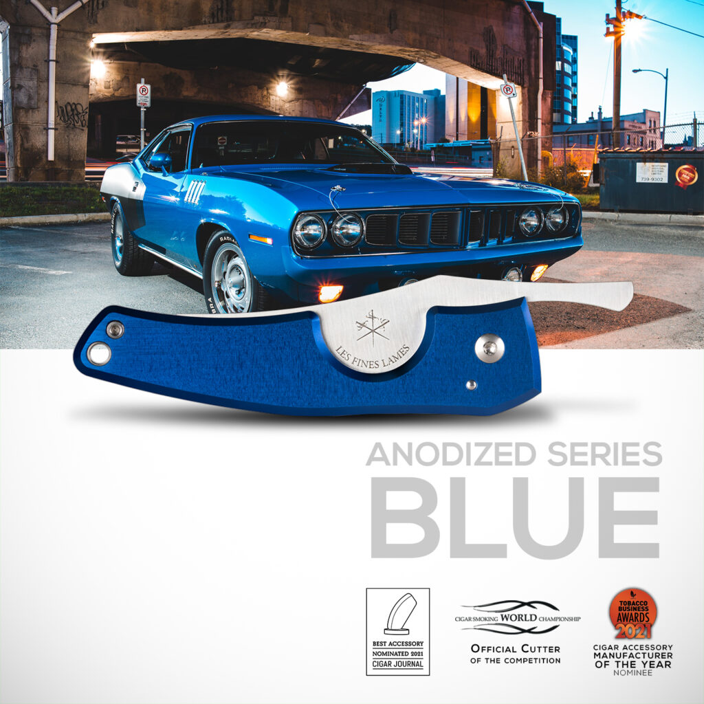 Packshot Petit Anodized Blue awards