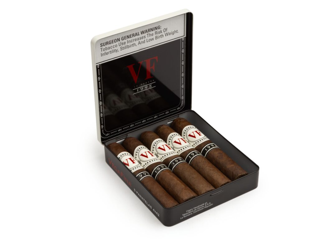 VegaFina 1998 Tin open 4000x3000 1