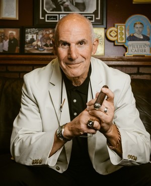 Cigar Snob Magazine September/October 2014 3 Randy Grossman told us some of his NFL stories at his favorite Pittsburgh cigar shop, Smoke N’ Guns.